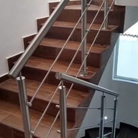 Detalle de barandal de acero inoxidable