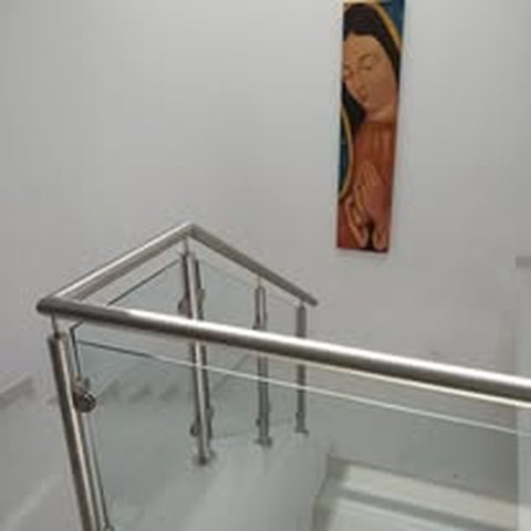 Instalación de barandal en escalera