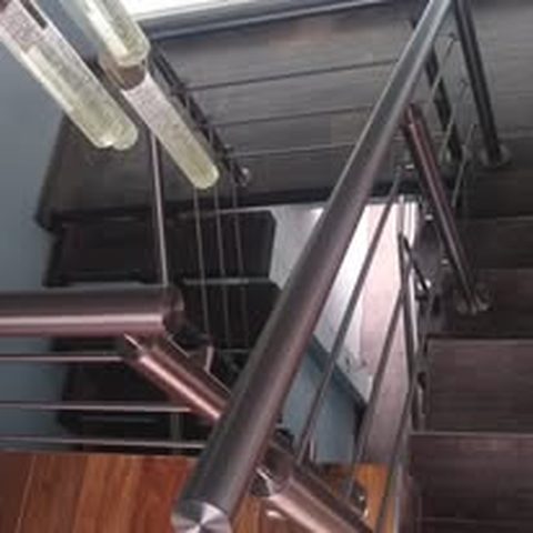 Barandal con vidrio templado y pasamanos inoxidable